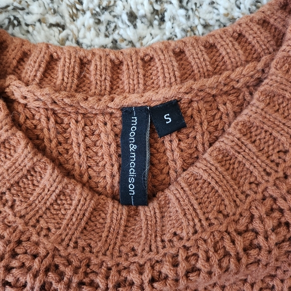Sweater - Picture 4 of 4